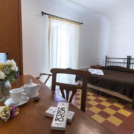 Готель Casa Ciomod Модіка Екстер'єр фото